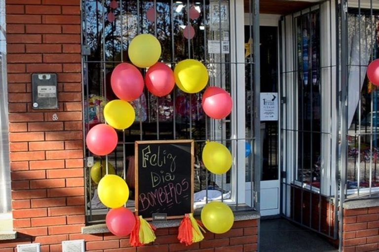 Proponen decorar comercios y viviendas con globos rojos y amarillos en homenaje a los bomberos voluntarios