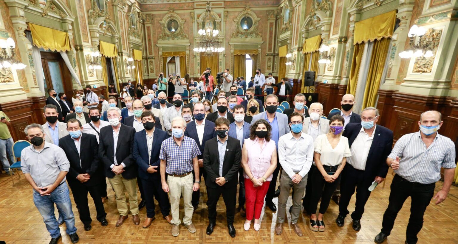 Lezama: tras participar de un acto con el gobernador, harispe confirmó la construcción de viviendas