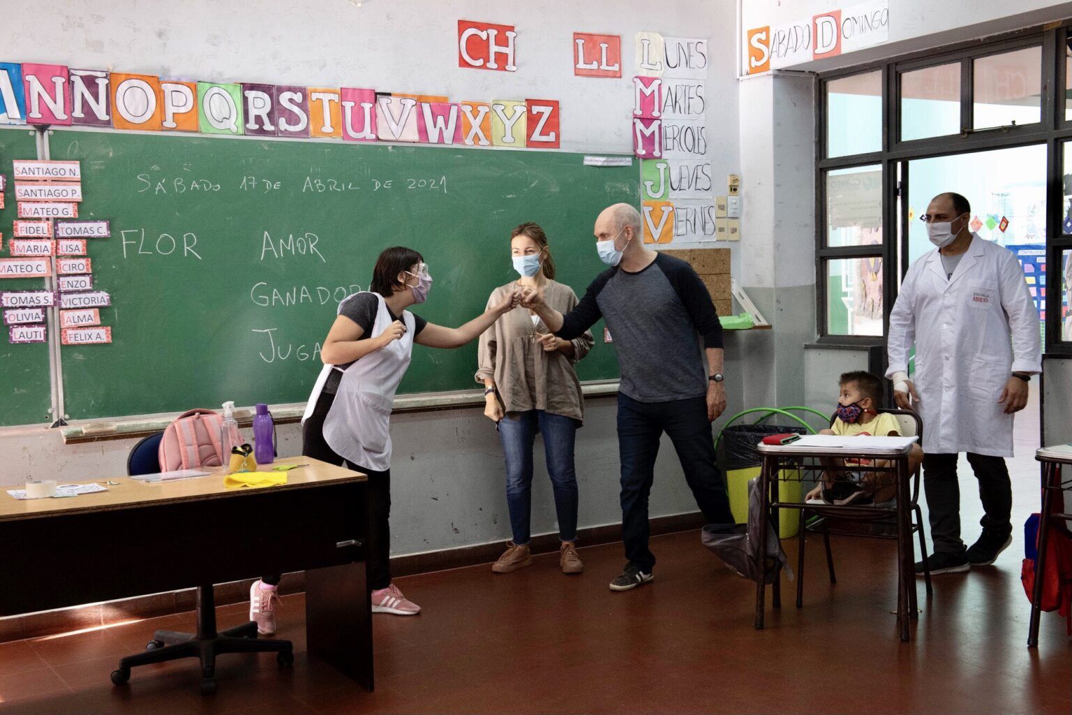 Clases presenciales: larreta visitó este sábado una escuela que abrió para brindarle apoyo