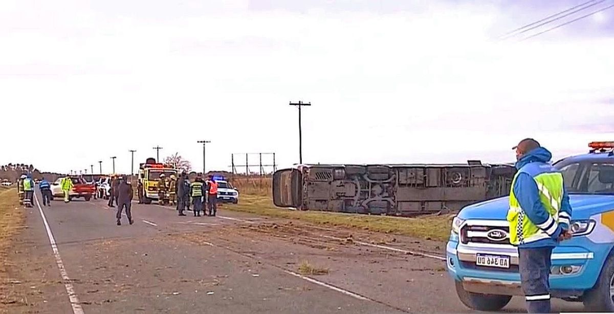 Vuelco de micro Plusmar ruta 2 chascomus