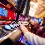 AUH y casinos: polémica en Salta por el proyecto que busca prohibir el ingreso a beneficiarios de planes sociales