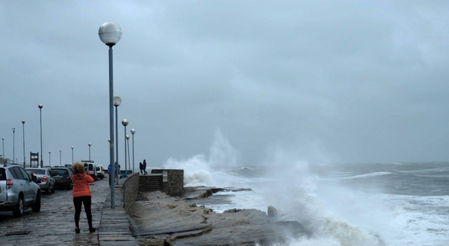 Elevan a naranja el alerta por fuertes vientos en la costa atlántica durante el inicio de las vacaciones de invierno