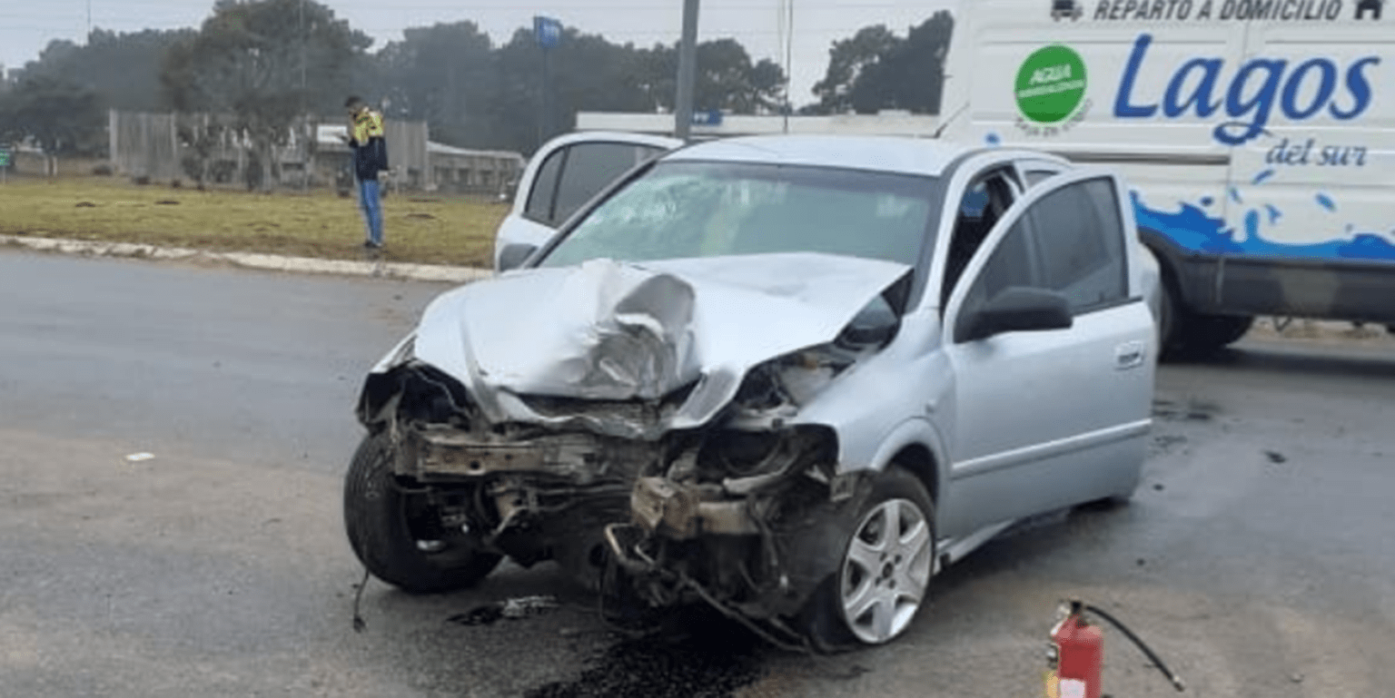 Ruta 11: una mujer policía hospitalizada tras impactante choque cerca de valeria del mar