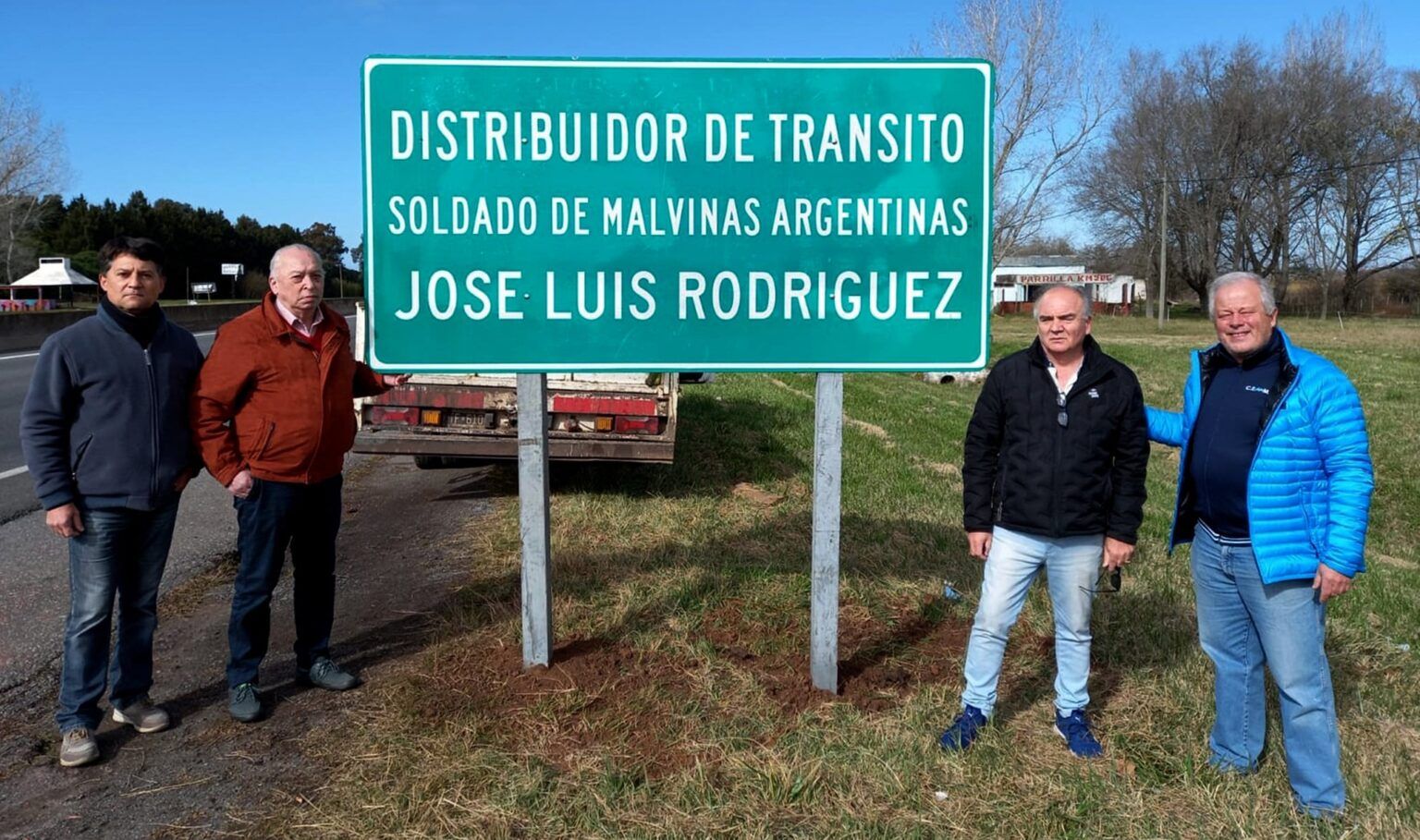 Señalizan con el nombre de un héroe de malvinas el distribuidor de tránsito de las rutas 2 y 63