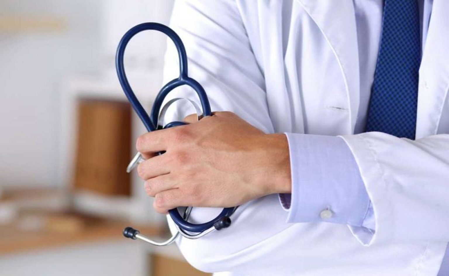 Detuvieron a falso médico que atendió por más de 30 años con la matrícula de otro profesional de la costa