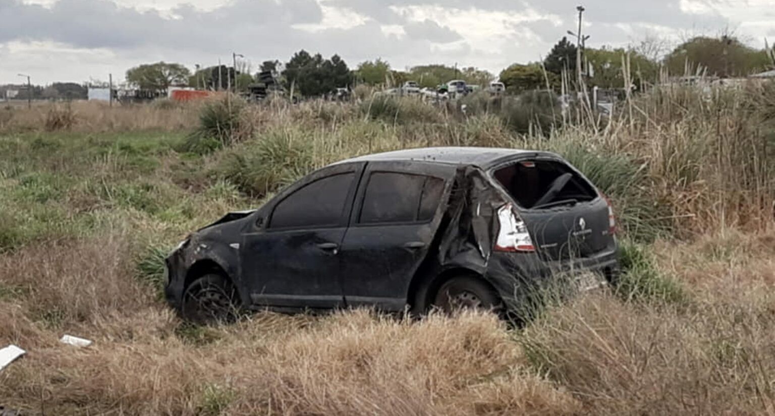 Ruta 11: perdió el control del vehículo y volcó cerca de santa teresita