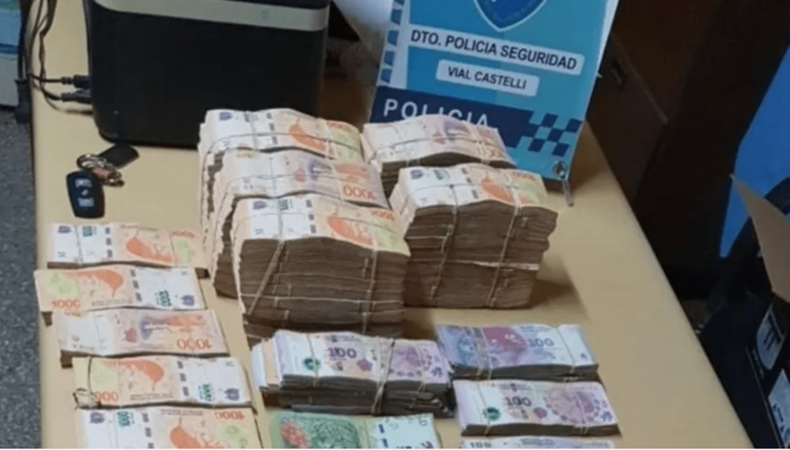 Castelli: secuestran $ 6. 500. 000 que transportaba un ex policía y creen que era para comprar droga