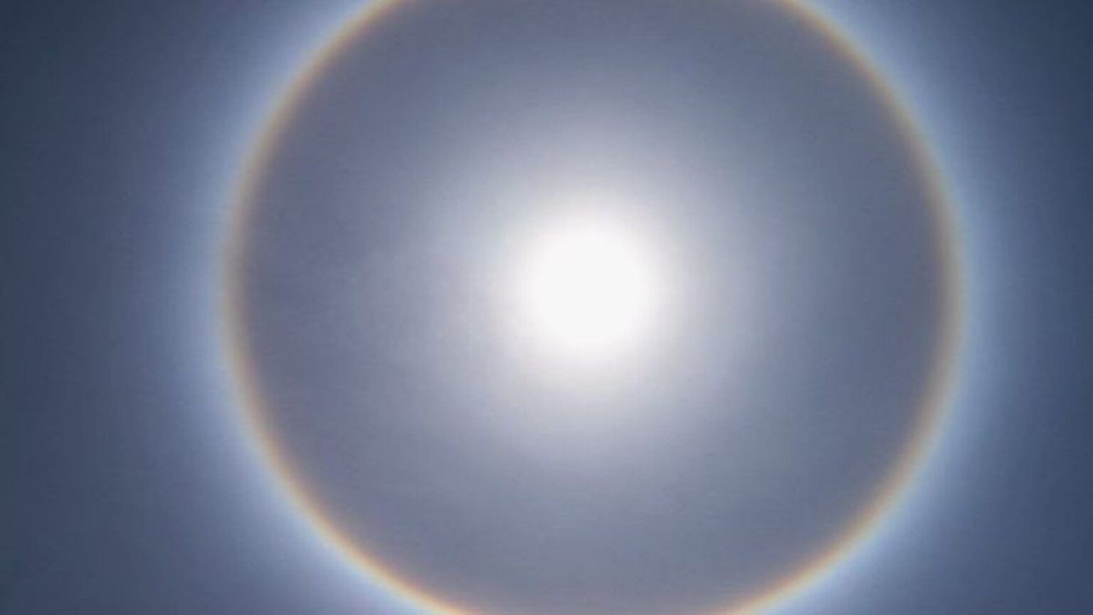 ¿qué es el halo solar, el fenómeno que sorprendió a los bonaerenses?