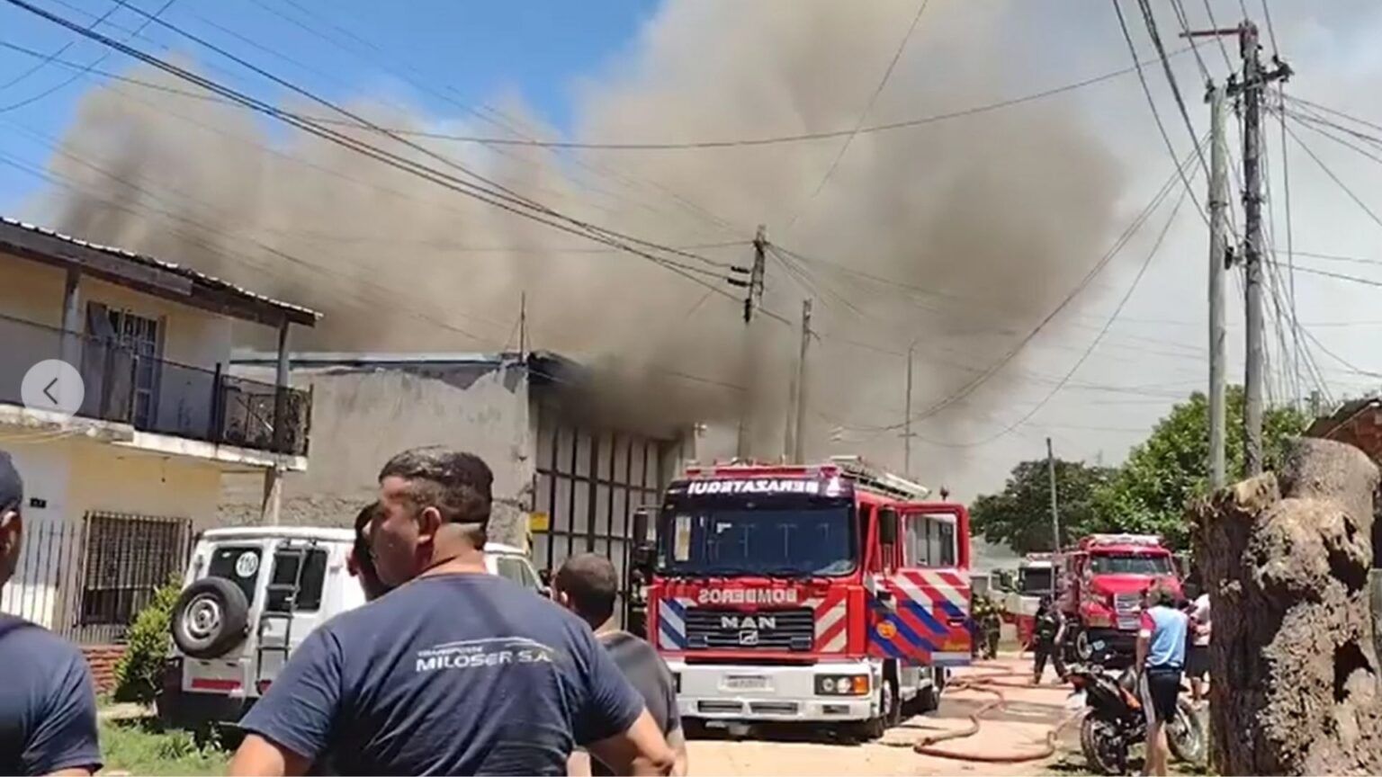 Impresionante incendio en una fábrica de productos químicos en berazategui