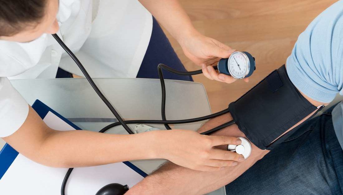 ¿Qué hacer cuando se te baja la presión?