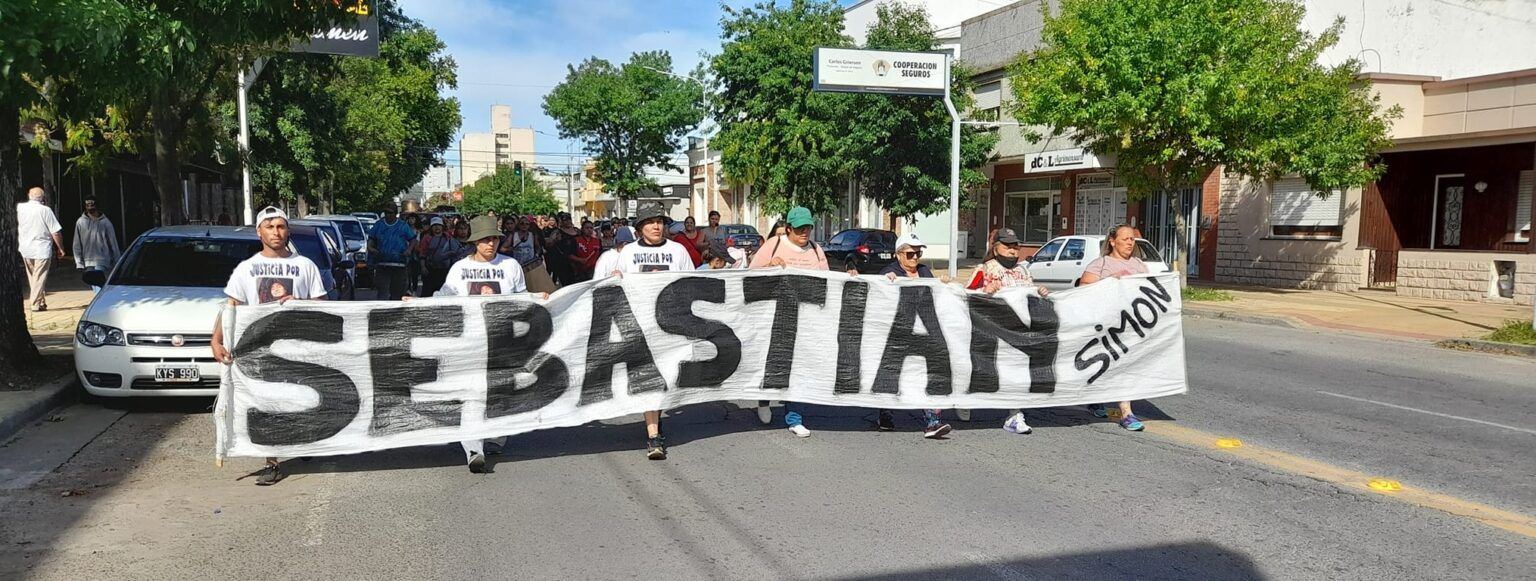 Marchan a pie desde tandil hasta la plata pidiendo justicia por joven que murió atropellado