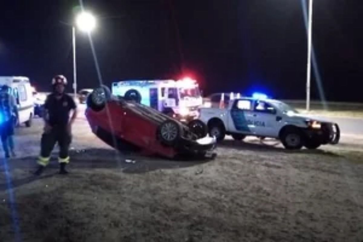 Así quedó el auto del conductor que manejó borracho por la Ruta 11