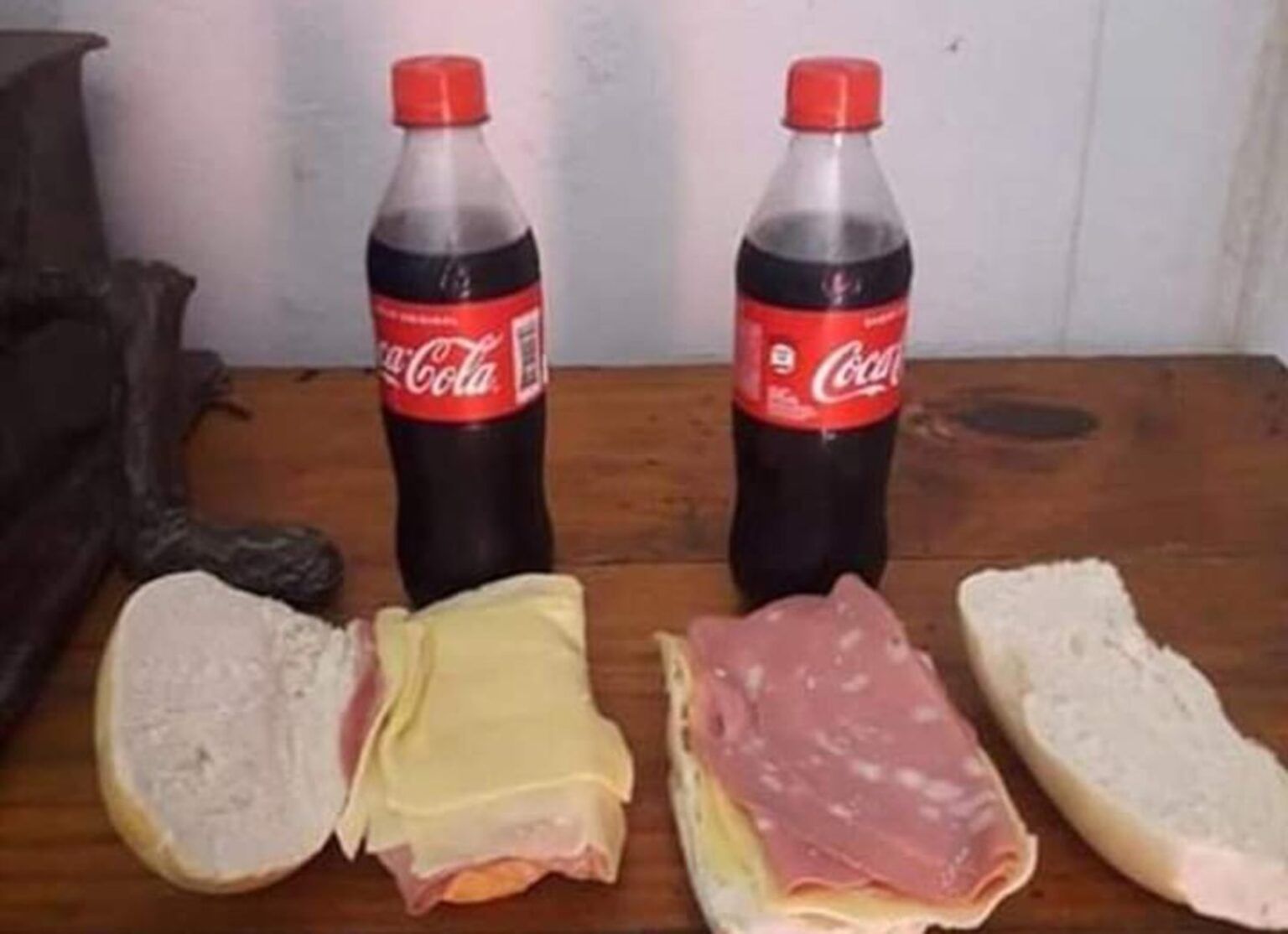 Quiso sorprender a su novia con un sándwich y una gaseosa y ella lo dejó por pobre