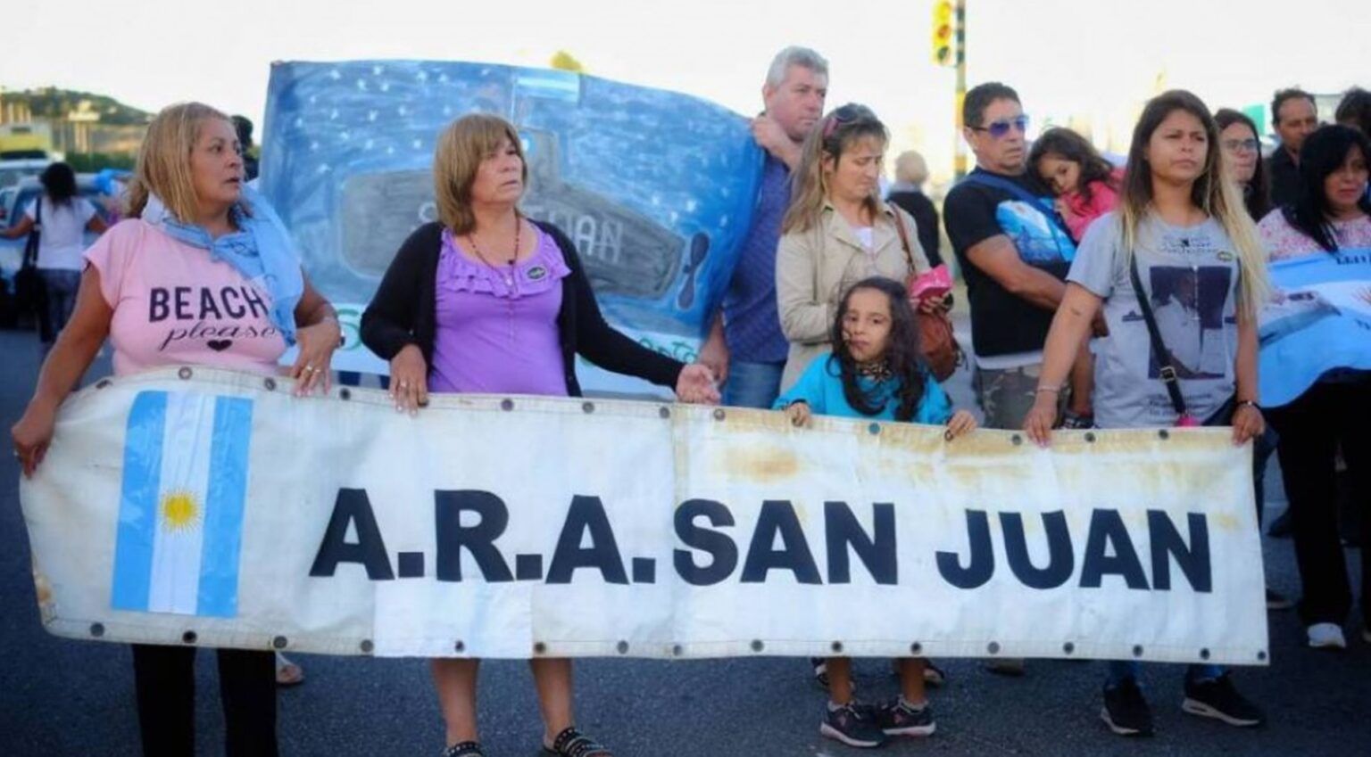 Ara san juan: la causa por espionaje ilegal pasó de dolores a comodoro py