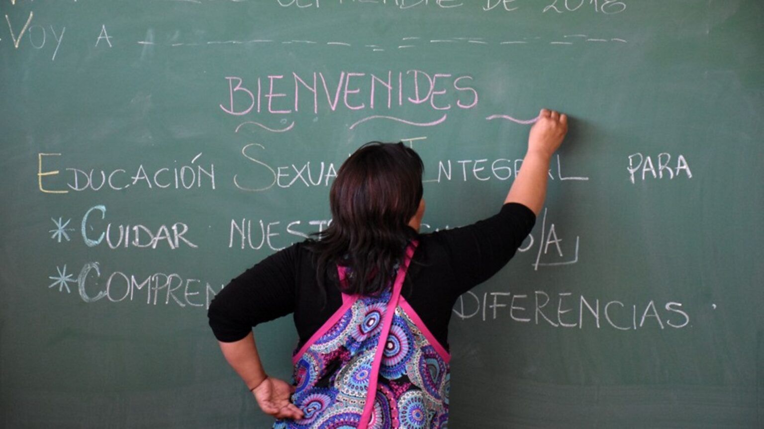 ¿bienvenides o bienvenidos? : con las clases regresa el debate por el lenguaje inclusivo en el aula