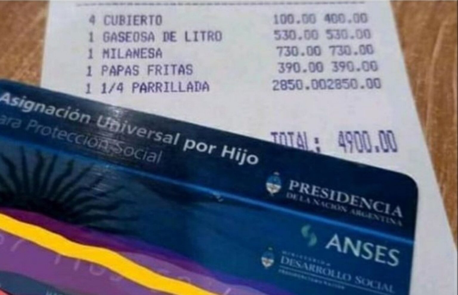 San clemente: pagaron una cena en un restaurant con una tarjeta de la asignación por hijo y se generó polémica