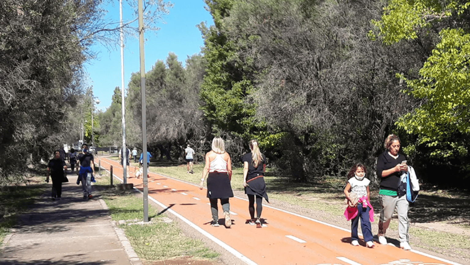 El calor no se va y las lluvias podrían volver: así estará el tiempo este jueves