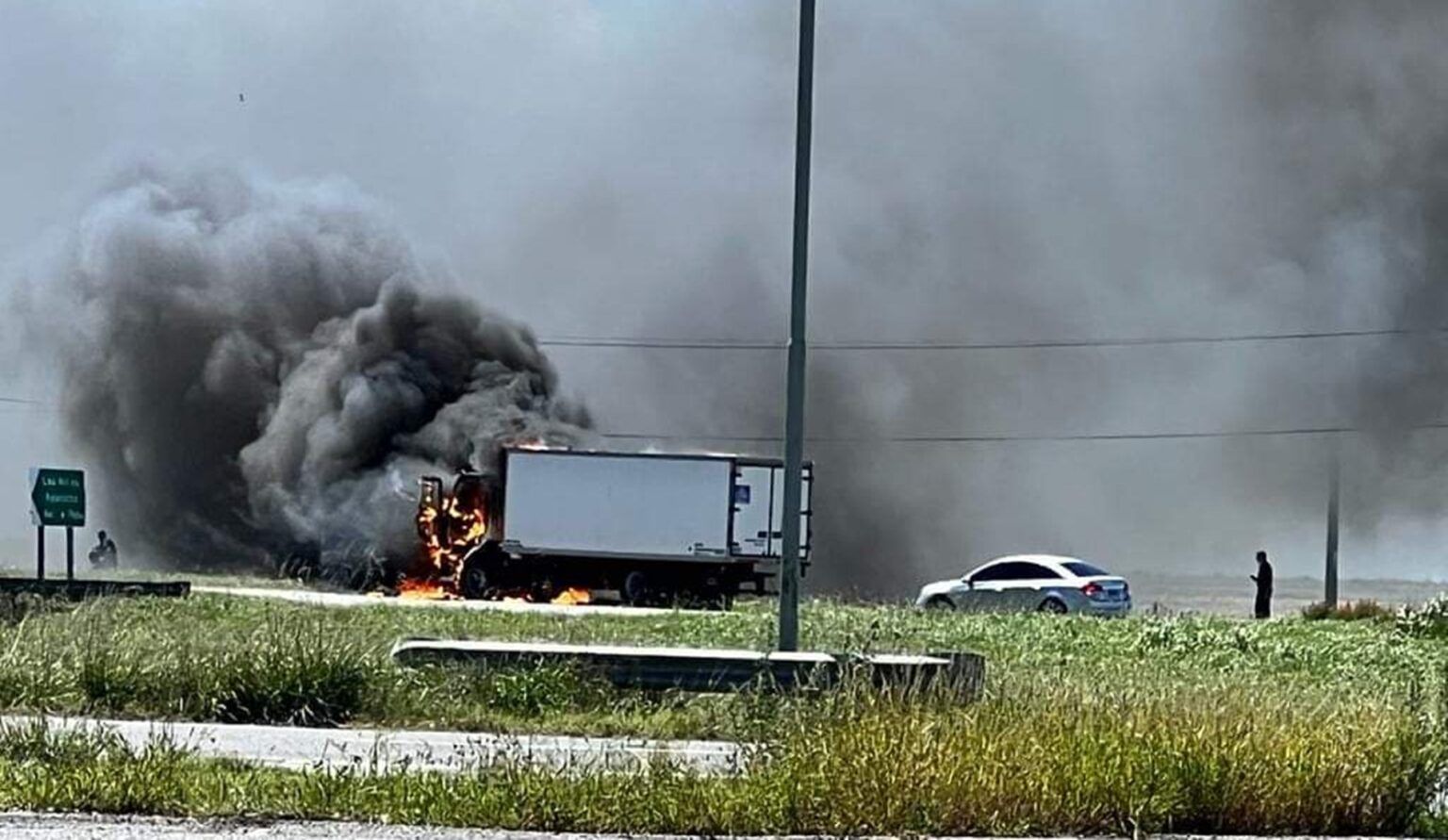 Ruta 2: impactante incendio de un camión que transportaba pescado