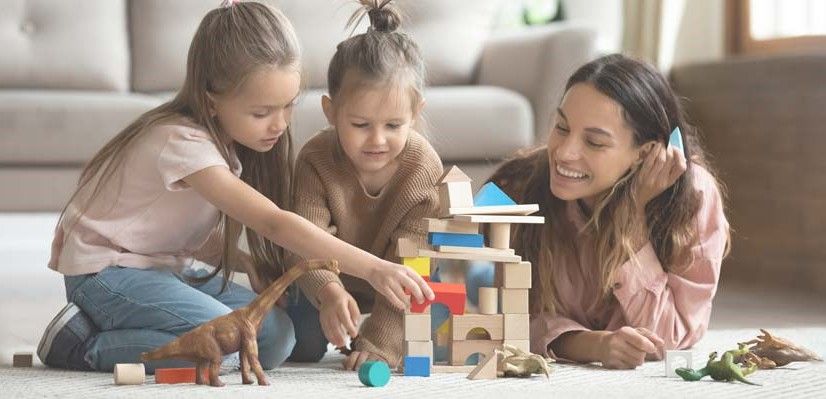 Cuánto cobra una niñera por hora en mayo 2026: escala oficial y extras