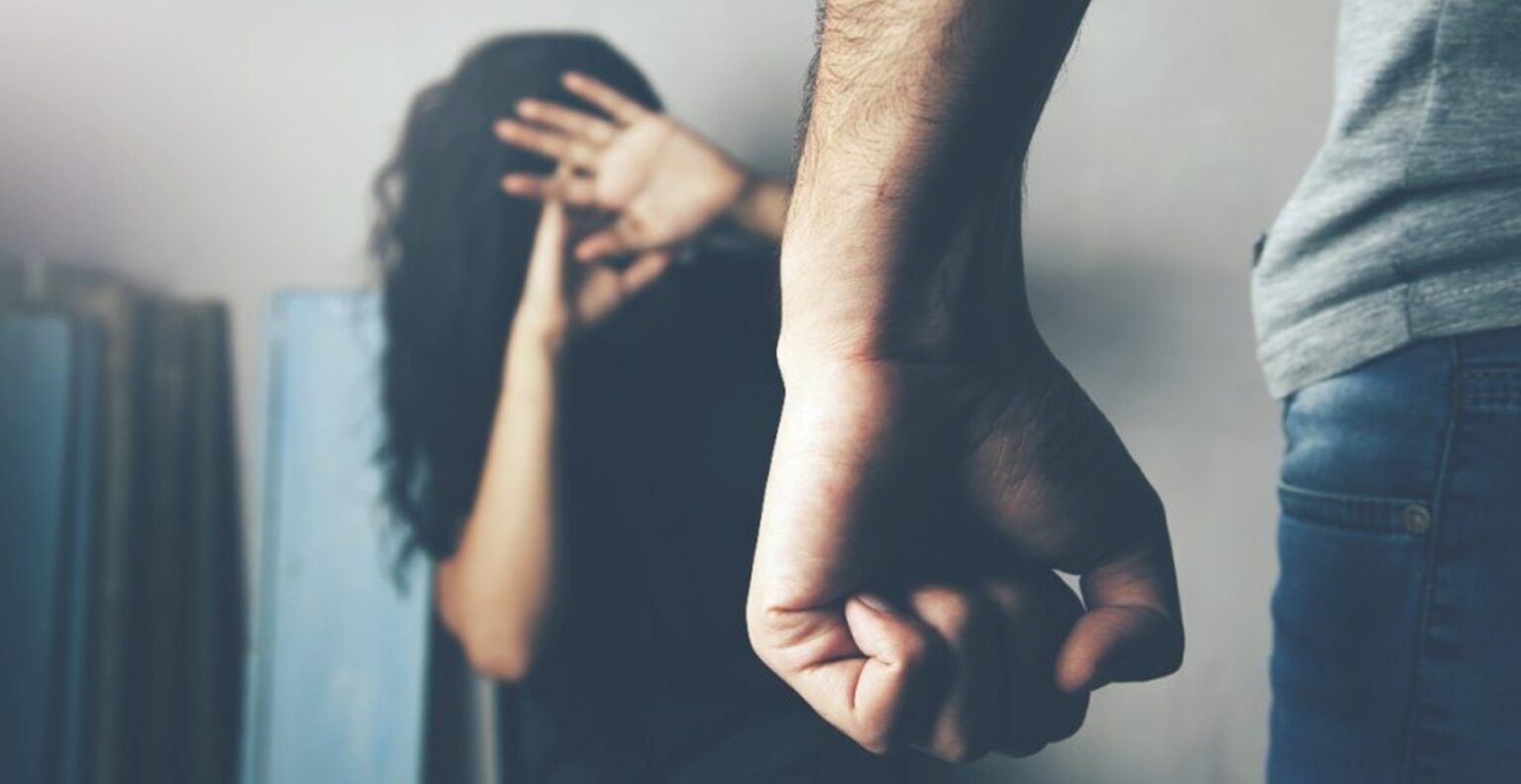 Un alumno agredió a una docente en lincoln provocándole hematomas internos y perforación de un tímpano