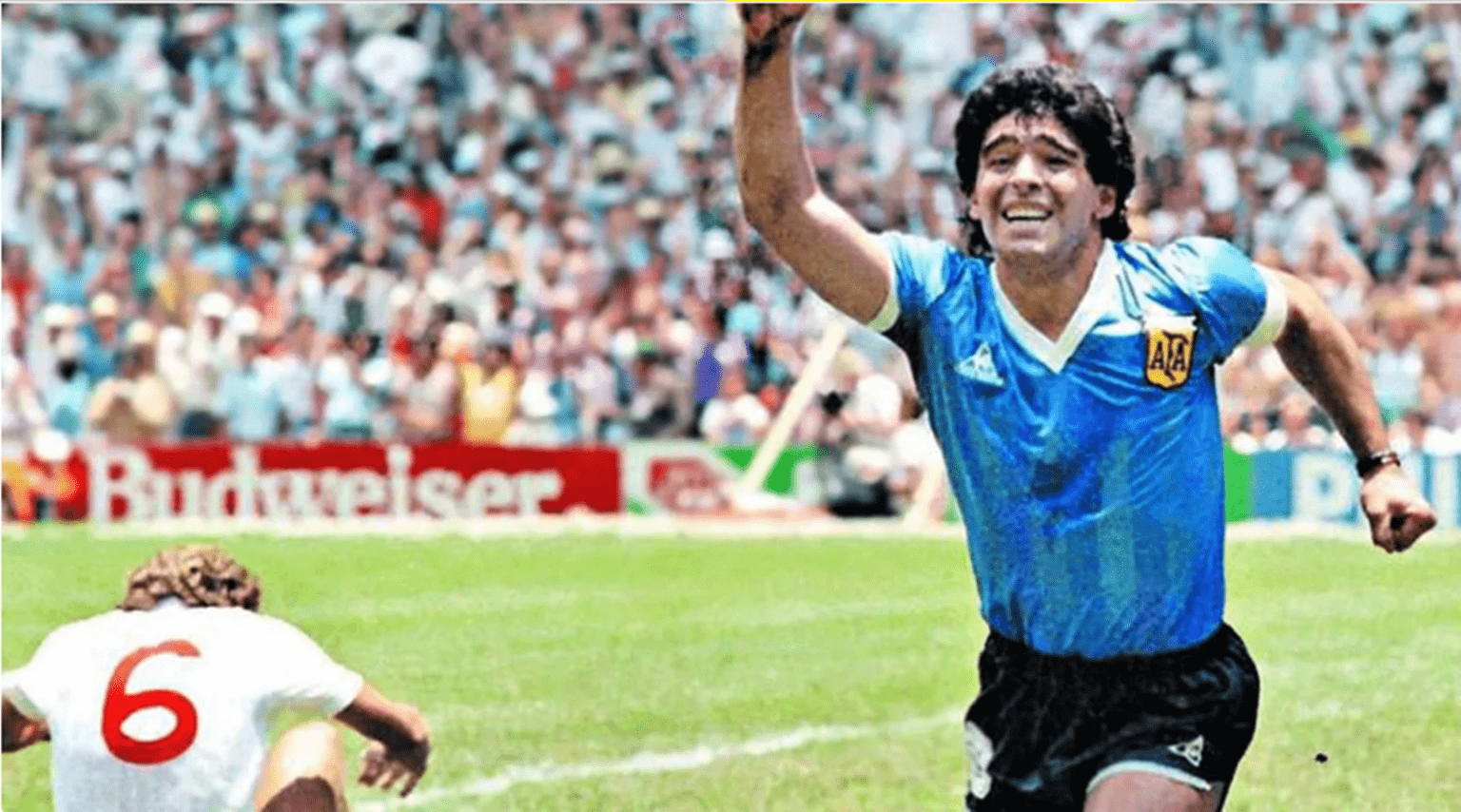 Subastan la camiseta con la que maradona le hizo el gol a los ingleses: ¿cuánto cuesta?