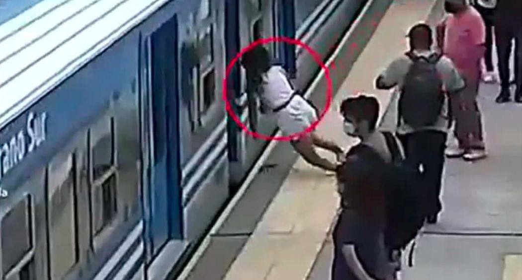 mujer-cae-tren-milagro