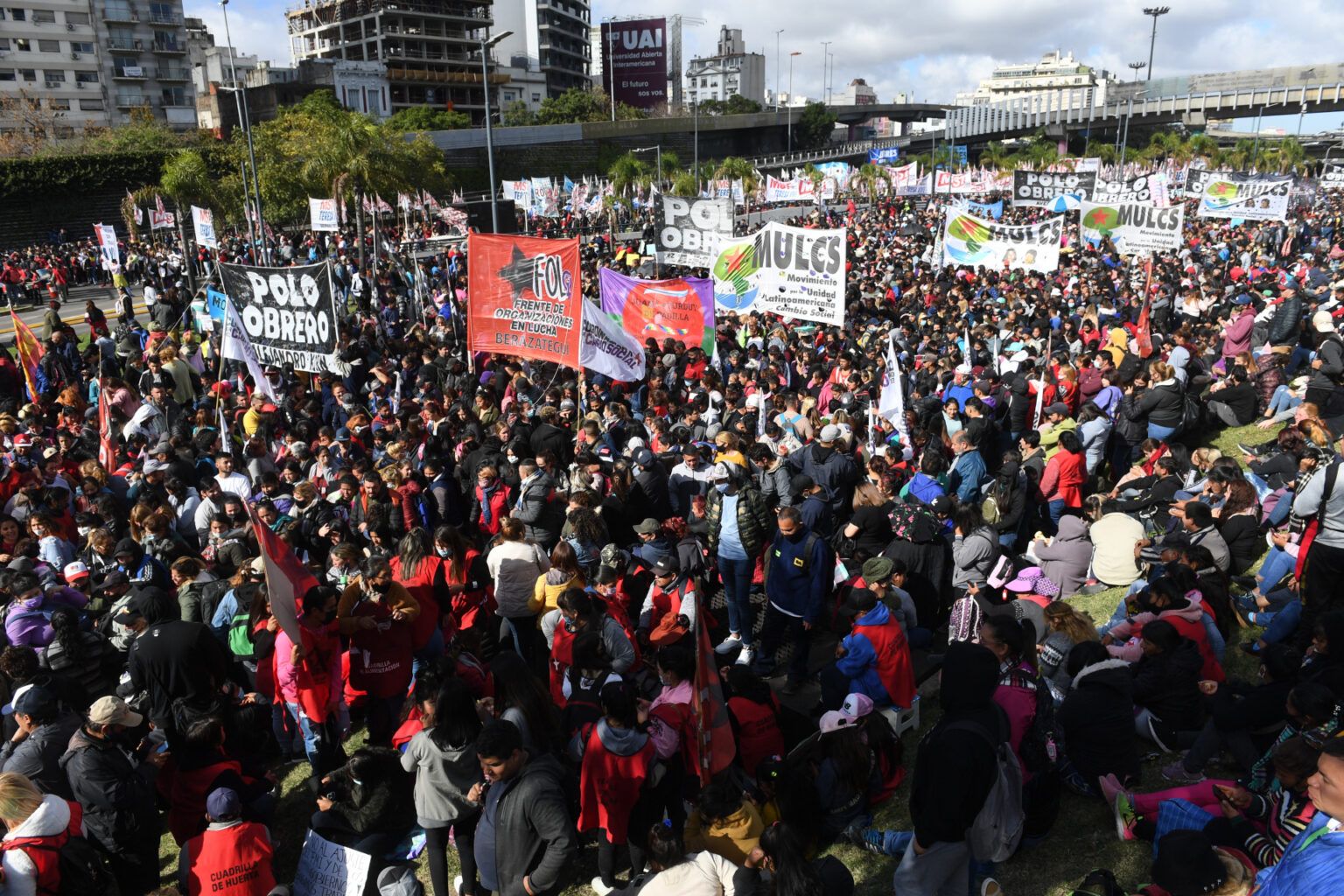Organizaciones marcharon en todo el país por el salario básico universal