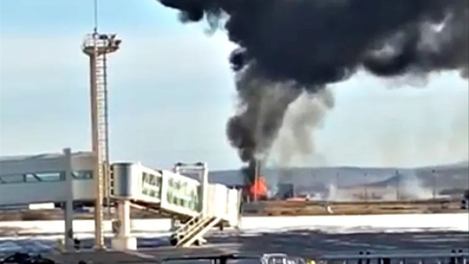 ¡tragedia! Cayó un avión sanitario en el aeropuerto de río grande y murieron cuatro personas