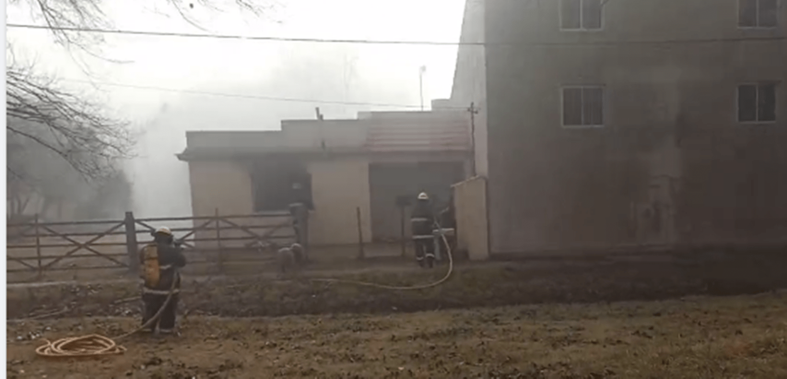 Pila: cuantiosos daños al incendiarse una casa