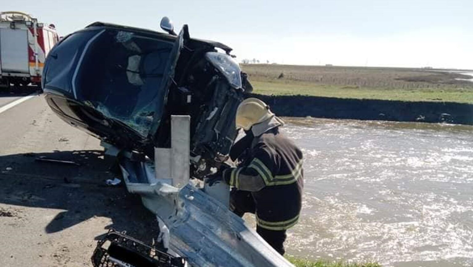 Impactante accidente en ruta 11: chocó contra un guardarrail y casi cae a un arroyo