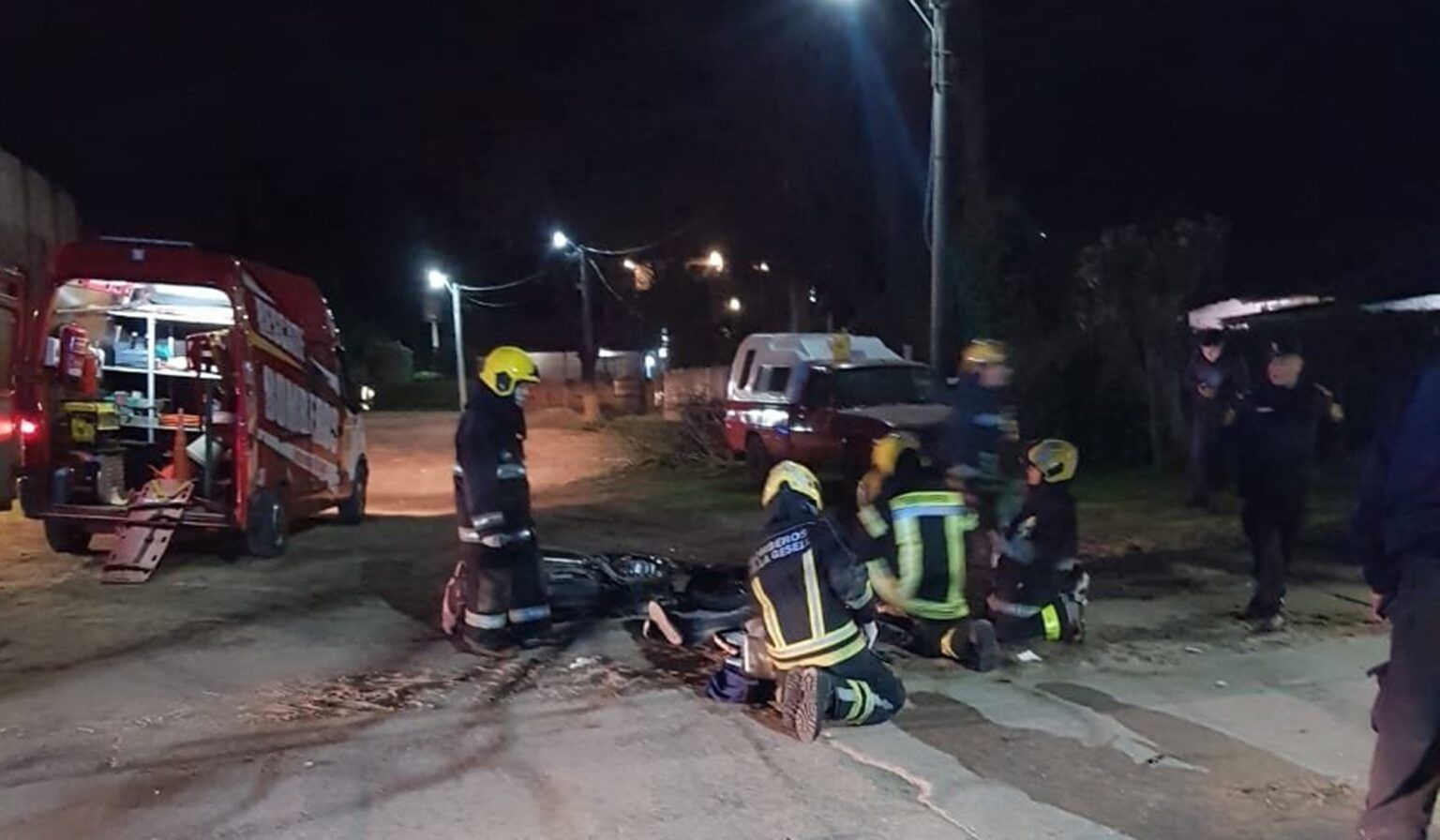 Fatal accidente en villa gesell: un hombre murió tras chocar una camioneta y una moto
