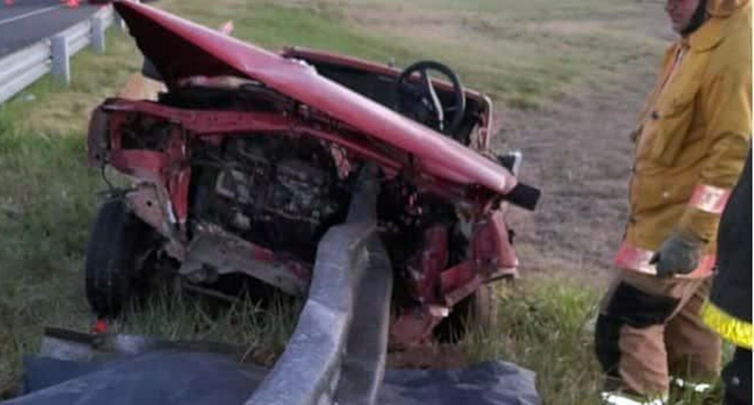 Fatal accidente en la ruta 2: tres jóvenes mujeres murieron al chocar contra un guardarrail