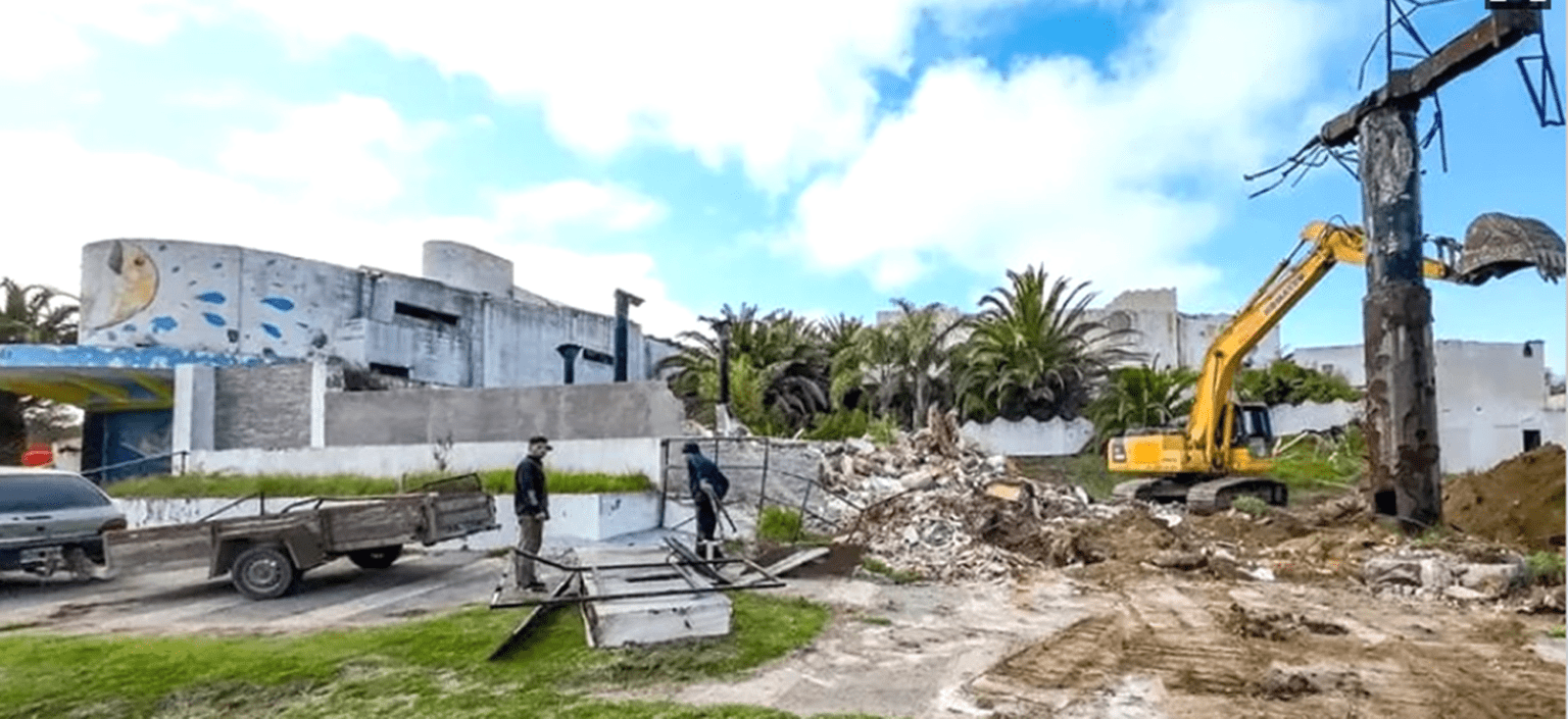Pinamar: comenzó la demolición de la ex discoteca ku-alma