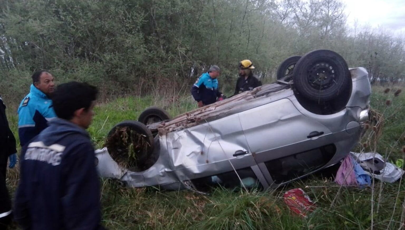 Accidente en ruta 74: dos heridos tras tremendo vuelco