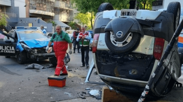 Choque auto y patrullero