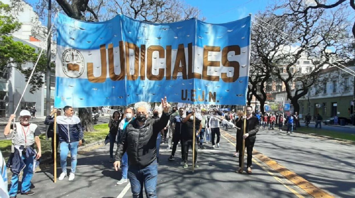Los judiciales nacionales convocaron un paro tras ser incluidos en el impuesto a las ganancias