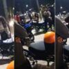Policia golpea a motociclista