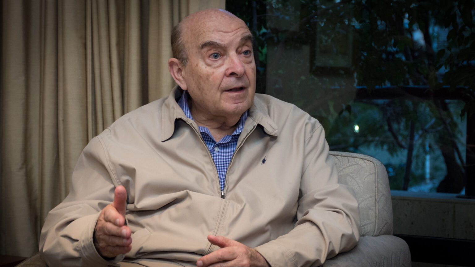 Domingo cavallo: "tenemos que permitir que el dólar vuelva a ser utilizado como moneda"