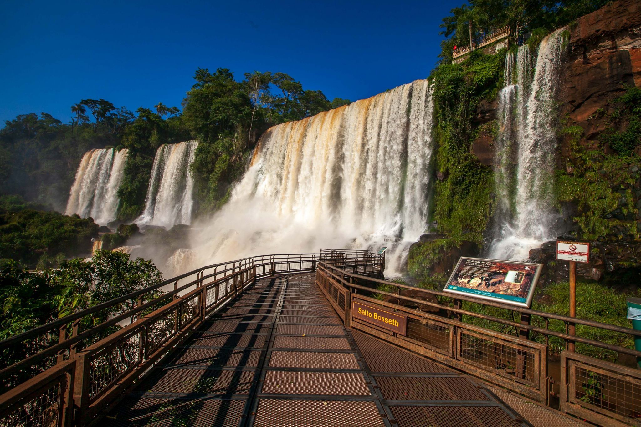 Accidente en las Cataratas del Iguazú: un turista cayó al agua