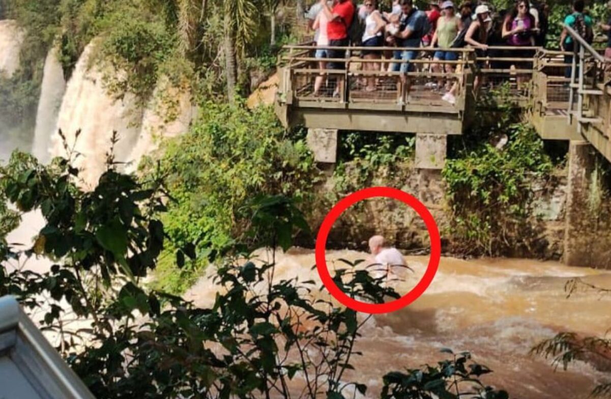 turista-cae-cataratas-iguazu