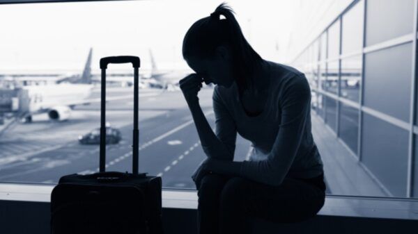 mujer-aeropuerto