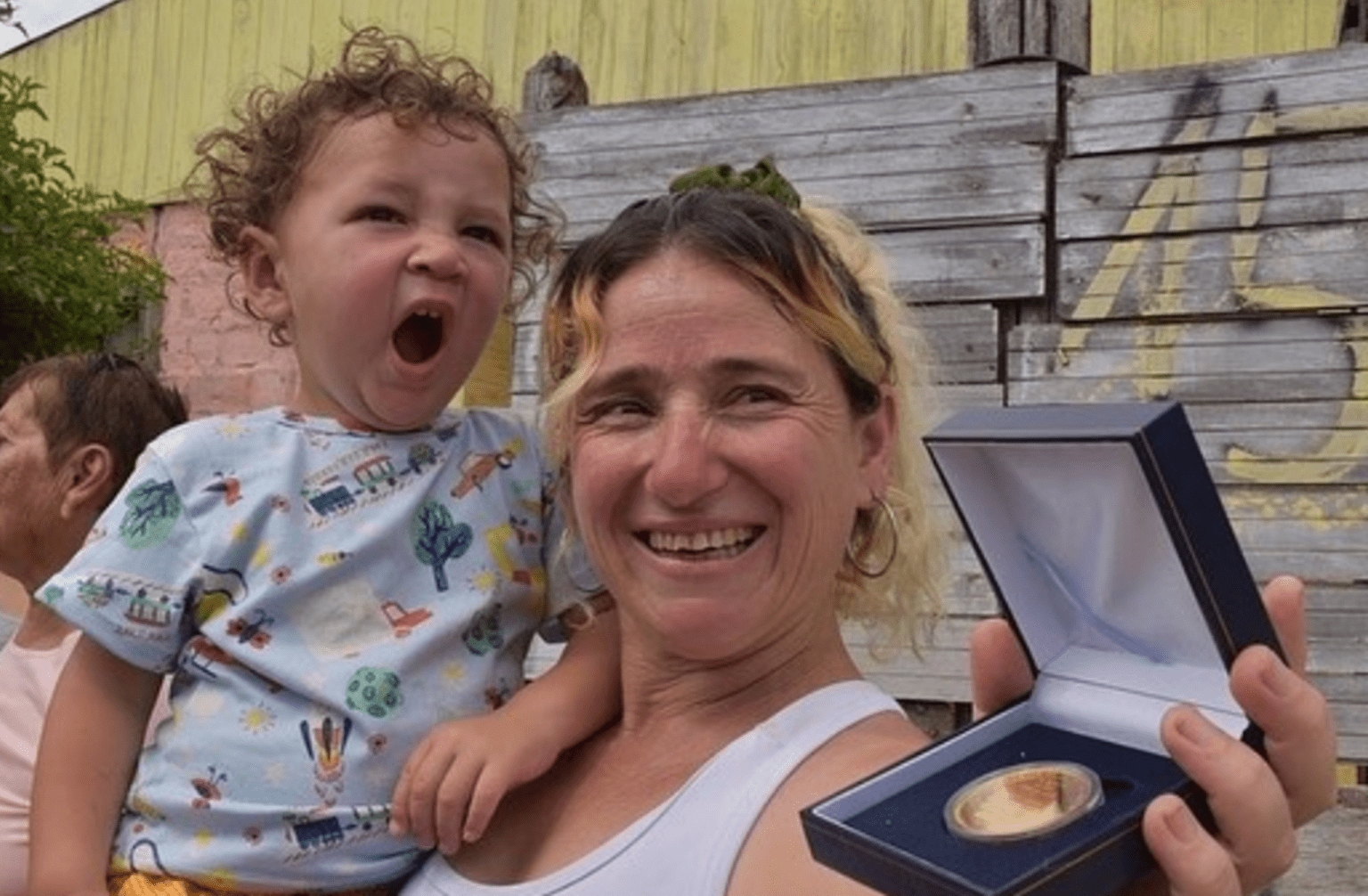 El presidente fernández se convirtió el padrino de benicio, un nene de berisso