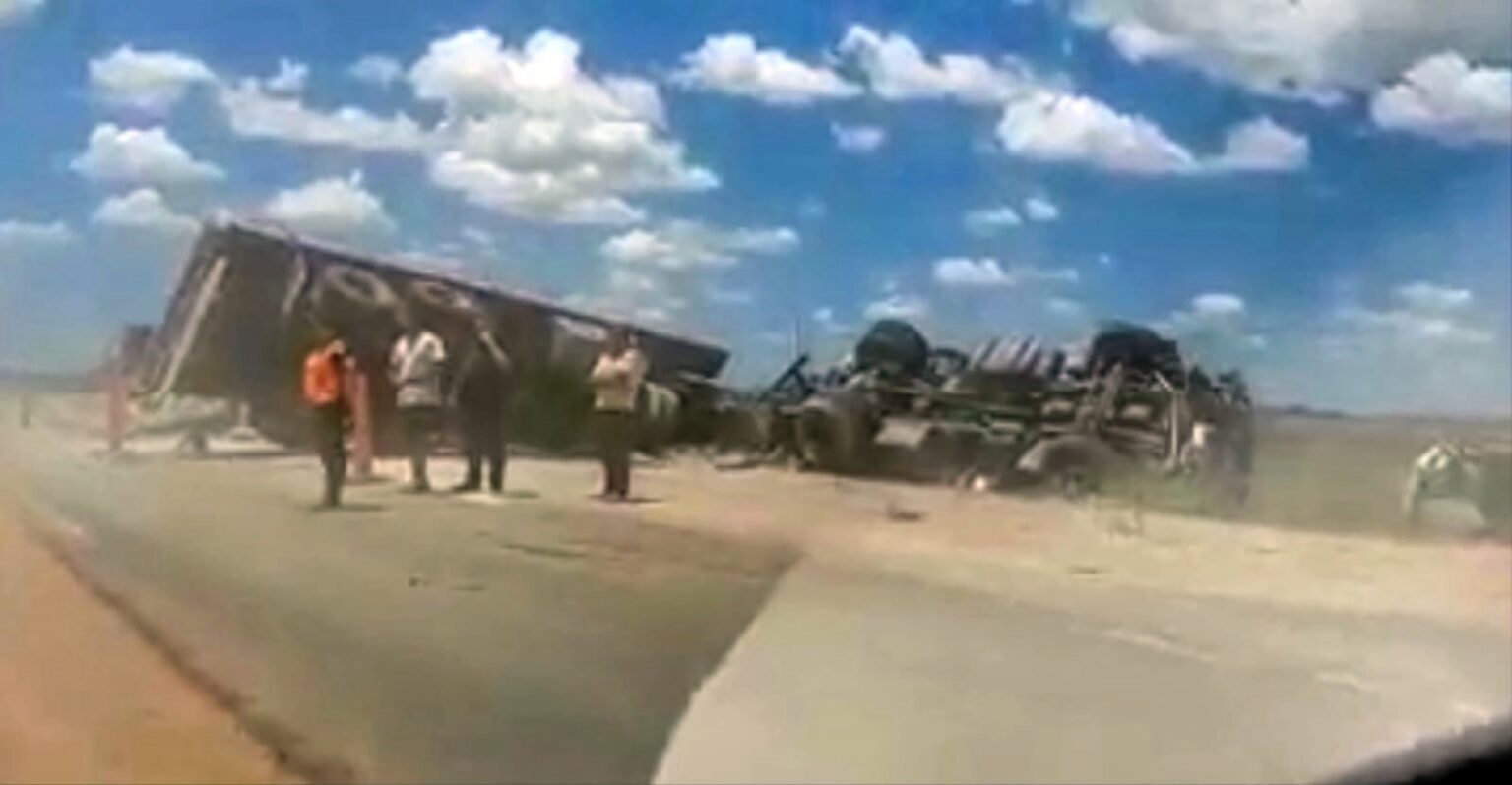 Accidente en ruta 29: volcó un camión tras chocar con un tractor entre ranchos y gral. Belgrano