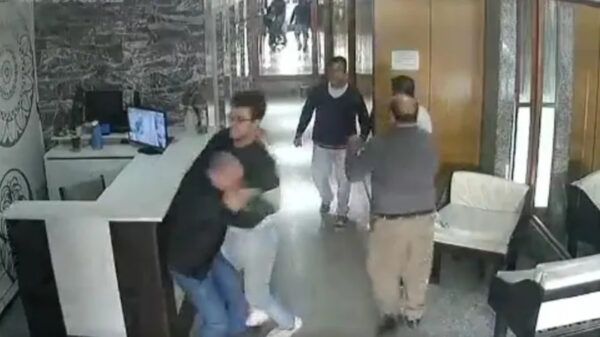 Agresión carpinteros contra portero