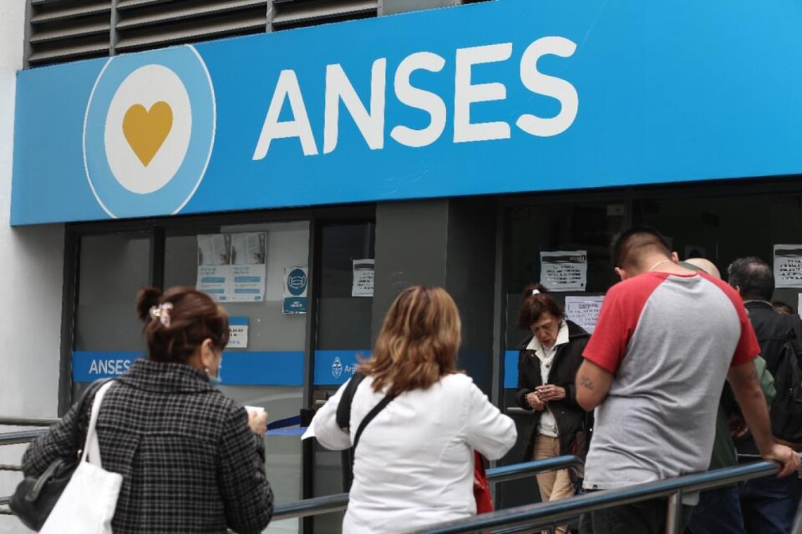 ANSES cobro AUH AUE Jubilados Pensionados 2023