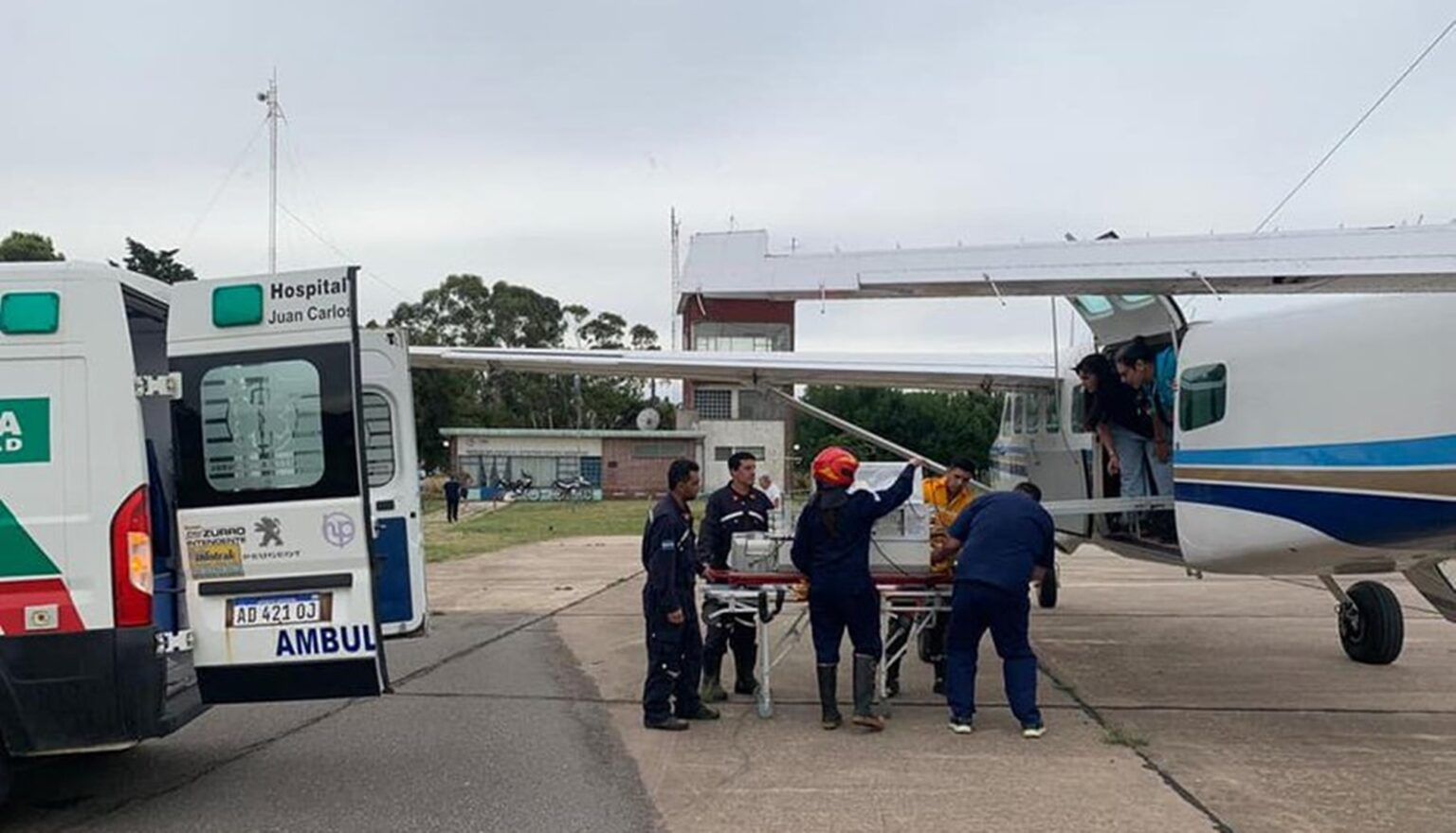 Un vuelo sanitario bonaerense salvó la vida de un bebé prematuro que nació con un kilo de peso