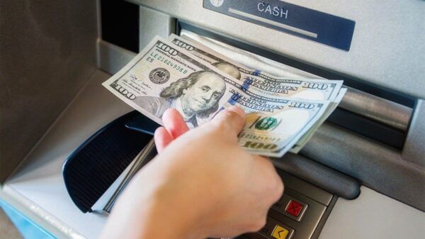extraer-dolares-cajero-automatico-banco-argentina