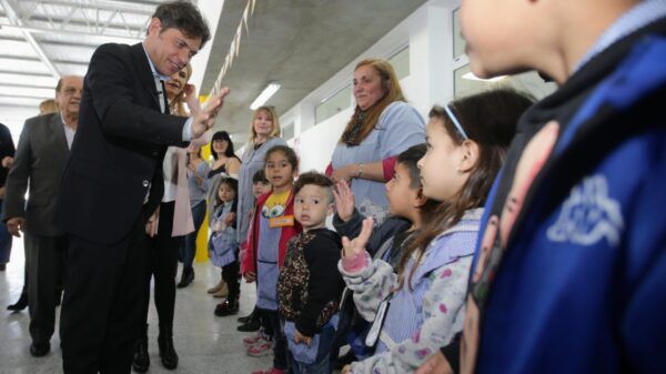 Denuncian adoctrinamiento escuelas Axel Kicillof