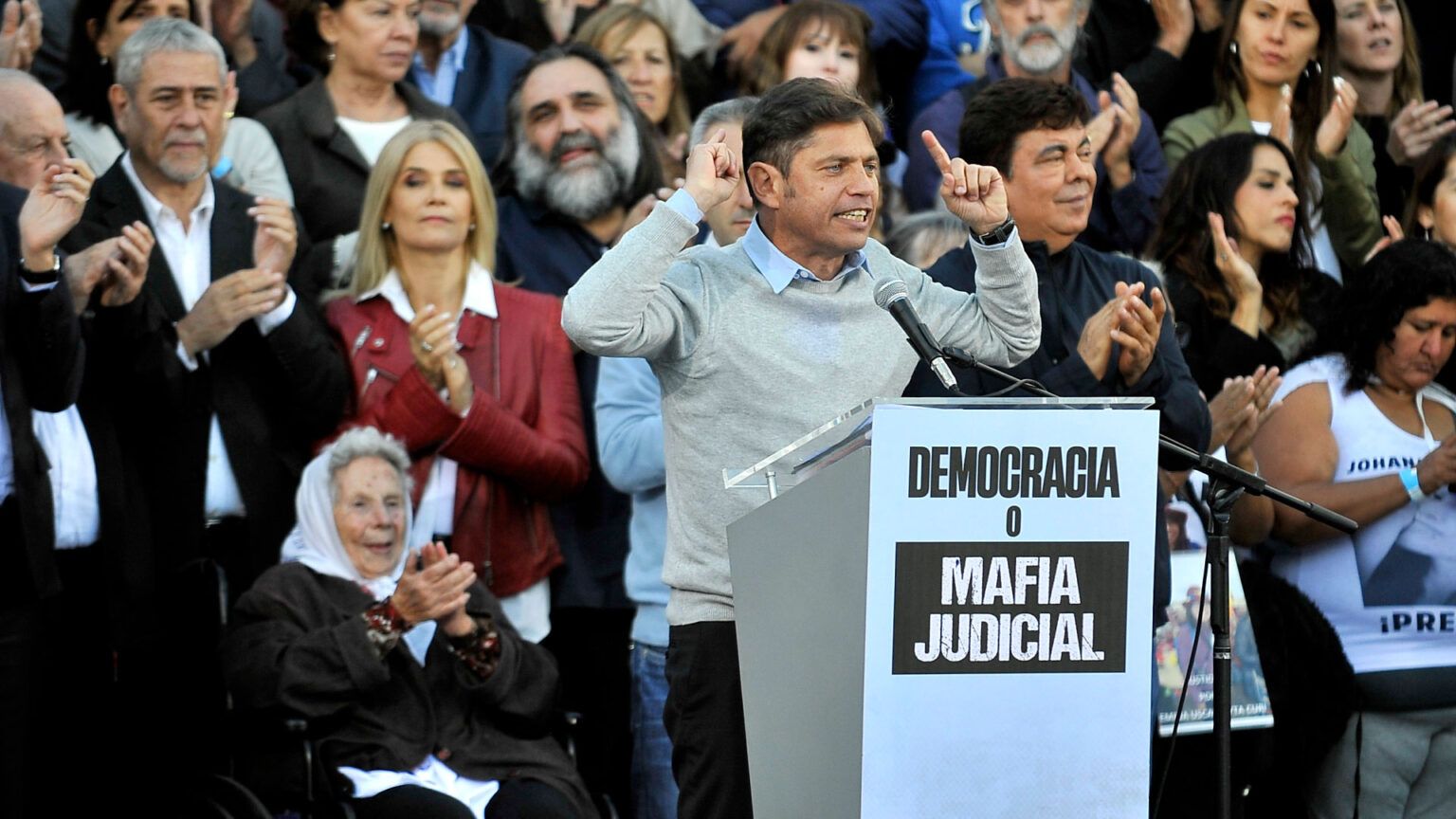 Kicillof defendió a cristina en la puerta de tribunales: "si ella quiere y el pueblo la acompaña, volverá a ejercer cargos"