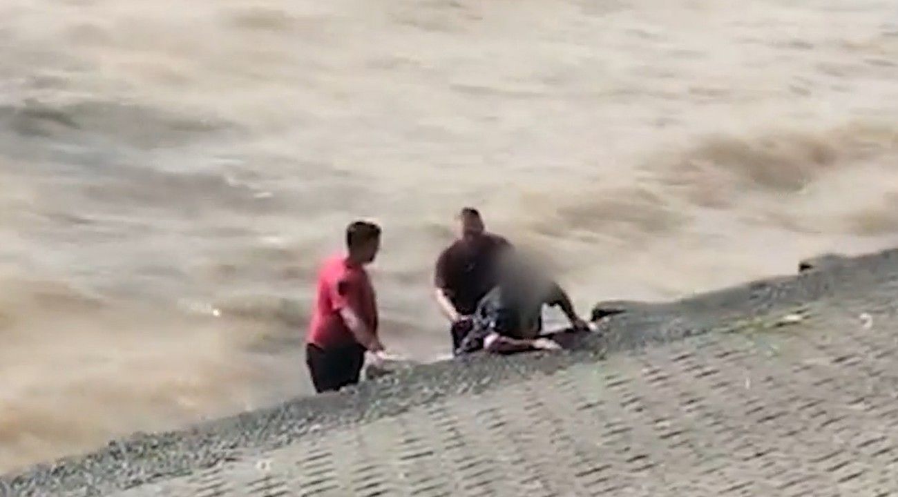 Rescate hombre que se ahogaba en el Río de la Plata